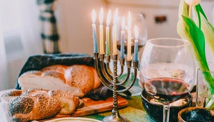 丈夫隐瞒患艾滋10年，夫妻生活无防护，妻子虽未感染但精神压力大起诉离婚，法院判决撤销婚姻