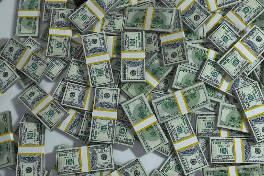 华为三折叠手机，炒到65万