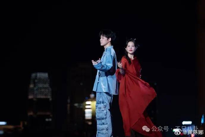 他们那么幸福恩爱,怎么突然离婚了……