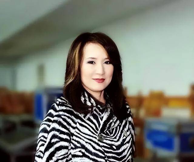 原来早已退出中国籍?被老外“玩腻就丢掉”的郑绪岚,却回国捞金