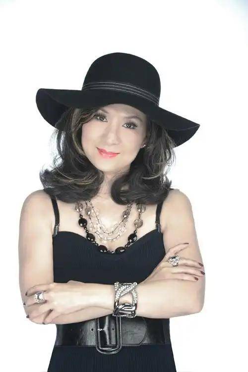 原来早已退出中国籍?被老外“玩腻就丢掉”的郑绪岚,却回国捞金