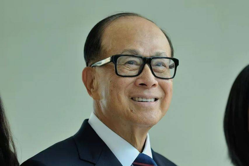 “求饶”晚了!最后一小时被无限期冻结,李嘉诚搬起石头砸自己的脚