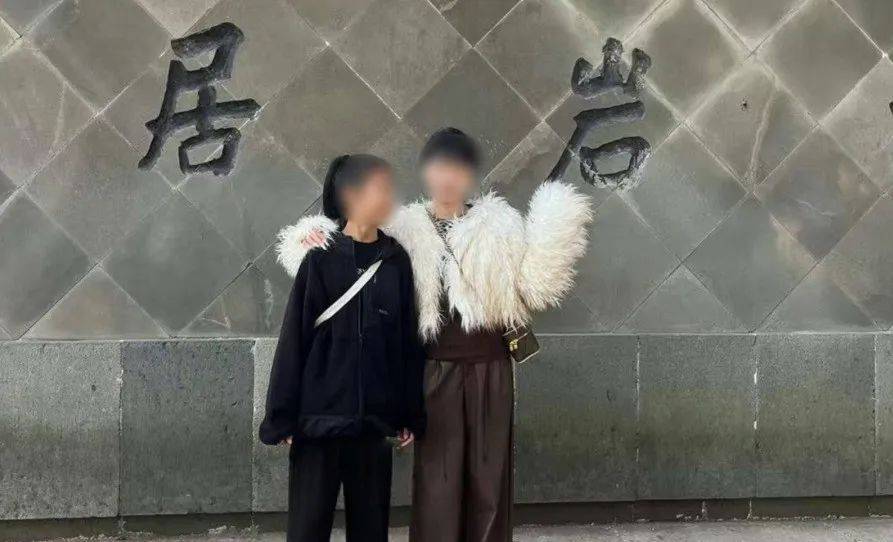 19岁男子入室行凶后淡定点外卖!36岁妈妈为保护女儿被劫匪勒至昏死