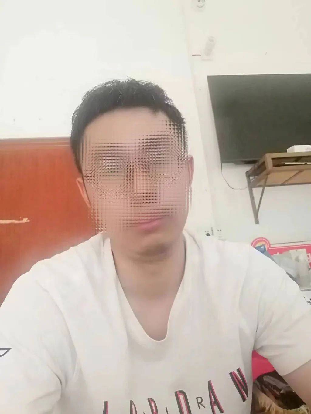 医生强奸2名未满14岁女孩，检察官父亲担任辩护人