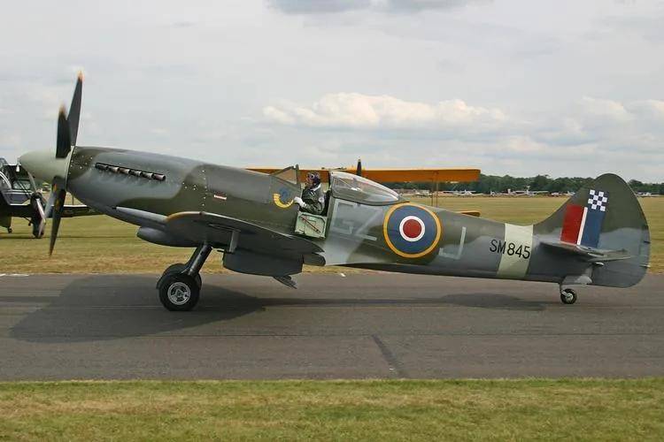 央视曝光!歼-35A改用内置登机梯,和F-35的一模一样?