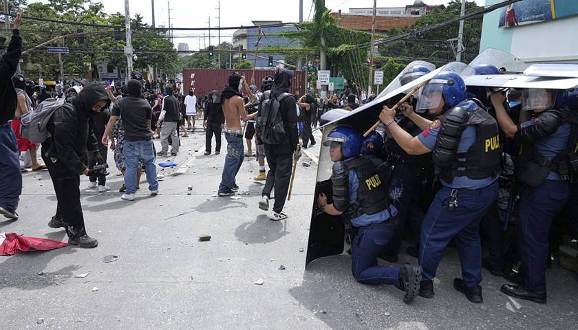 菲律宾上万人游行抗议防洪工程腐败,中使馆紧急提醒