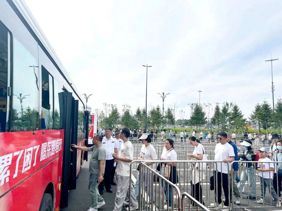 百万客流显活力 四时俱好是长春——2025空军航空开放活动和长春航空展综述(二)