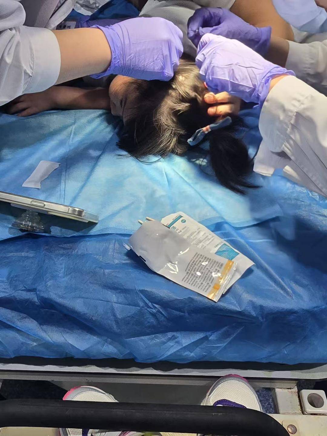 武汉一女童上高端托儿班耳朵疑被撕裂 家长:院方说监控坏了