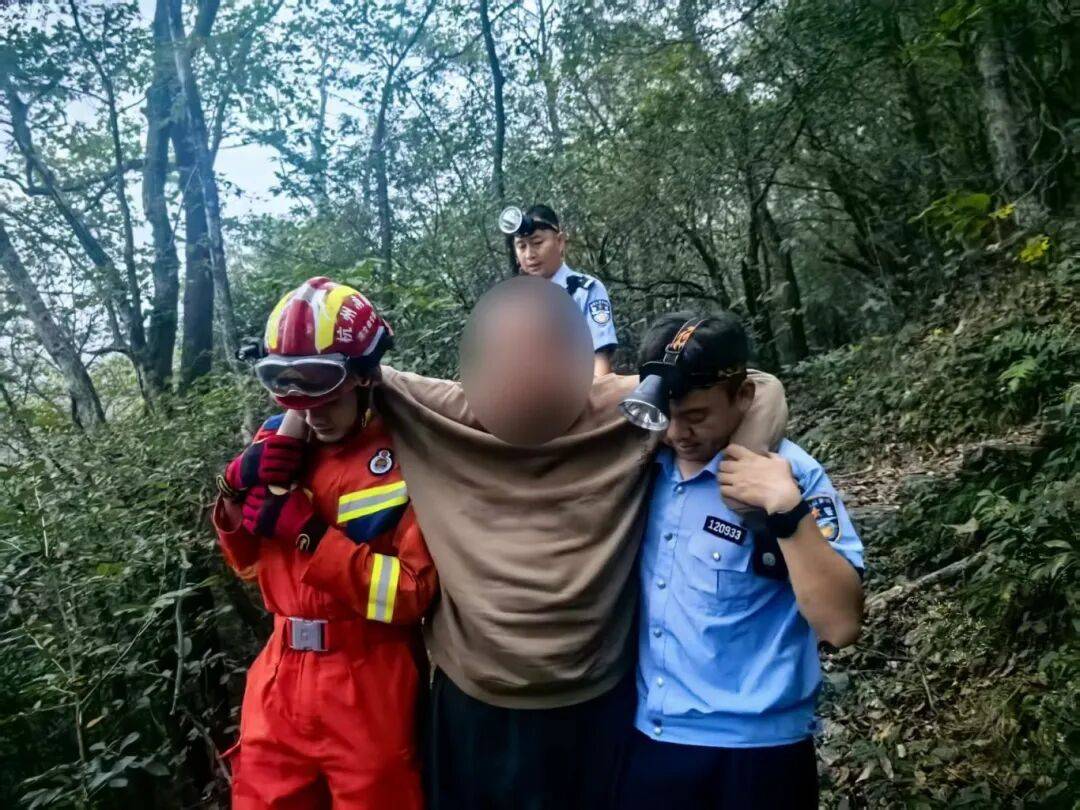 杭州一山脚下,网约车司机报警!从清晨等到深夜,未等到乘客下山……紧急搜救!
