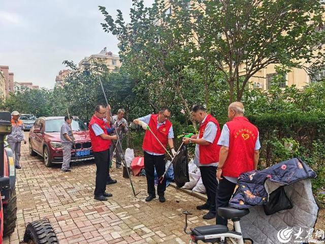 青岛西海岸公用事业集团能源公司广源党支部开展“共建文明社区 宣传供热缴费”活动