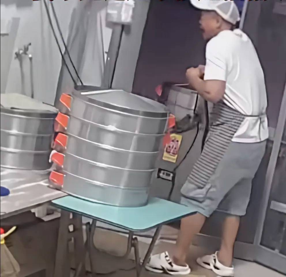 妻子抄起20斤油桶砸老公,“晚10秒,后果不堪设想……”