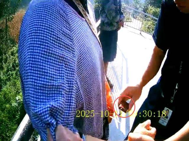 100斤玉米上秤秒变60斤?贵州一村民遭“鬼秤”骗粮!民警出手,5人被拘