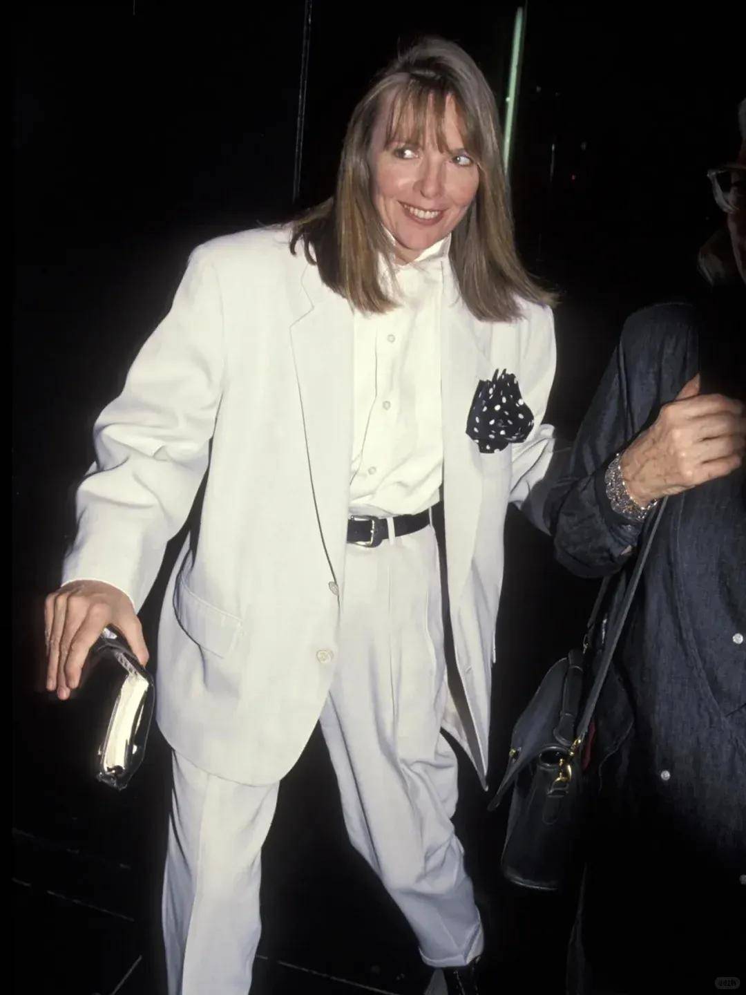 79岁奥斯卡影后离世,她是男神收割机,松弛中性风穿搭鼻祖