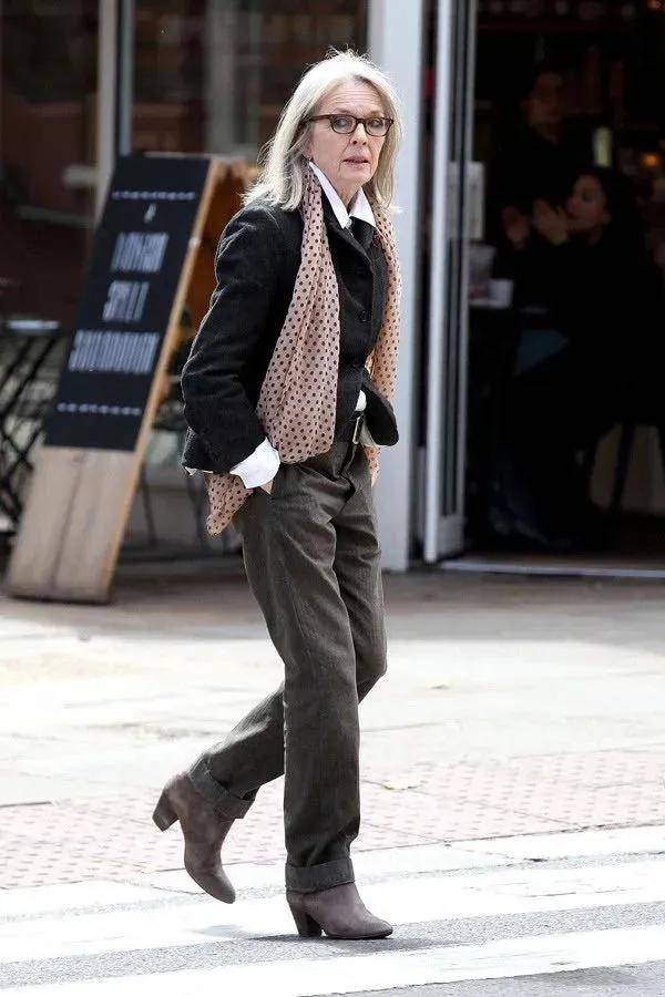 79岁奥斯卡影后离世,她是男神收割机,松弛中性风穿搭鼻祖