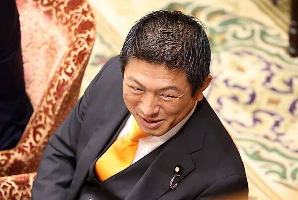 高市早苗,又行了?