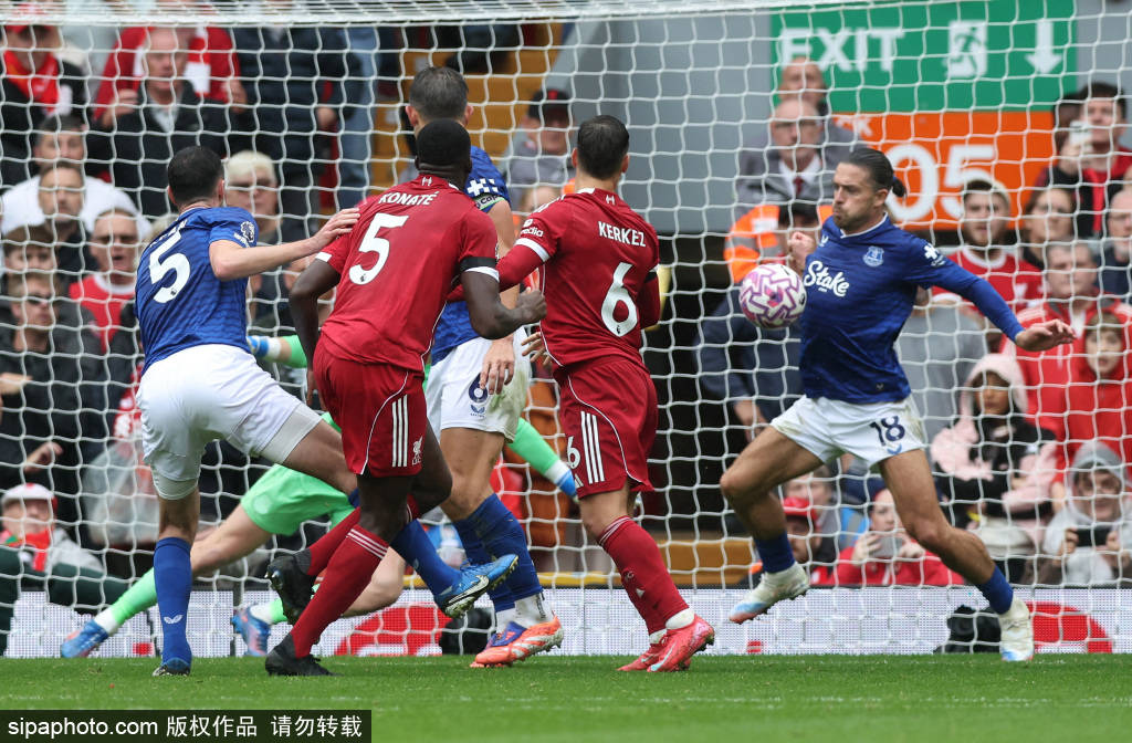 英超导播懂球！马奎尔绝杀前转播镜头给他5秒特写，15秒后就进球