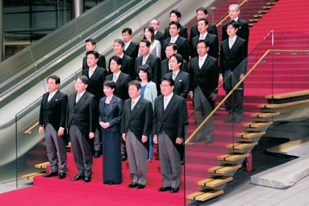 日本自民党多名涉“黑金”丑闻议员出任新内阁要职 日本自民党多名涉“黑金”丑闻议员出任新内阁要职