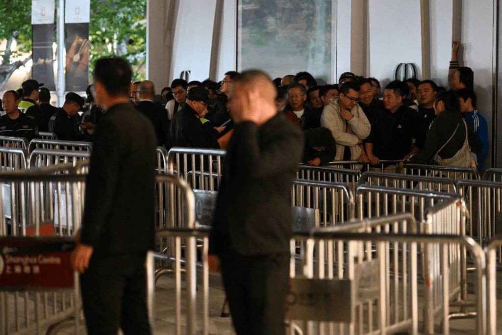 大幅涨价,有的一夜涨6000元!顾客通宵排队:值得